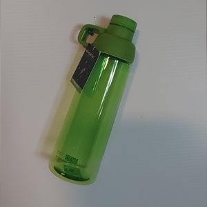 Green Energy: The Athletic Water Bottle - Hydrate and Conquer with 250 oz